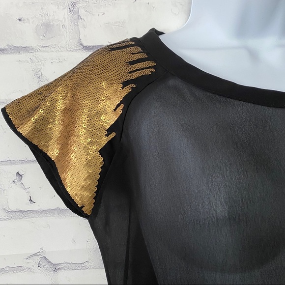 Sheer High-Low Top - Picture 2 of 4